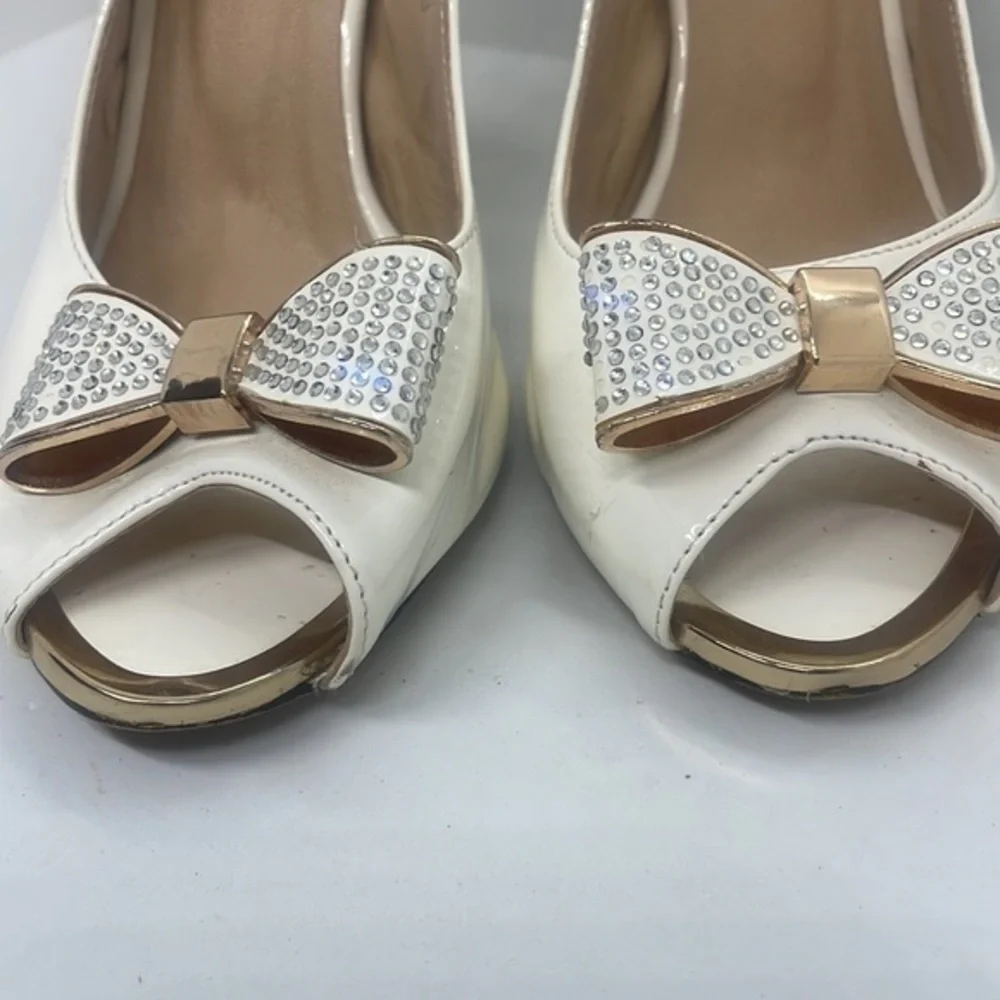 TOLEEAO shoes ivory shiny with gold accents jeweled bow size 7 or 38